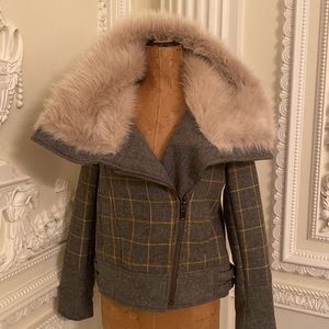 Banana republic size extra small gray plaid winter coat with faux fur collar.